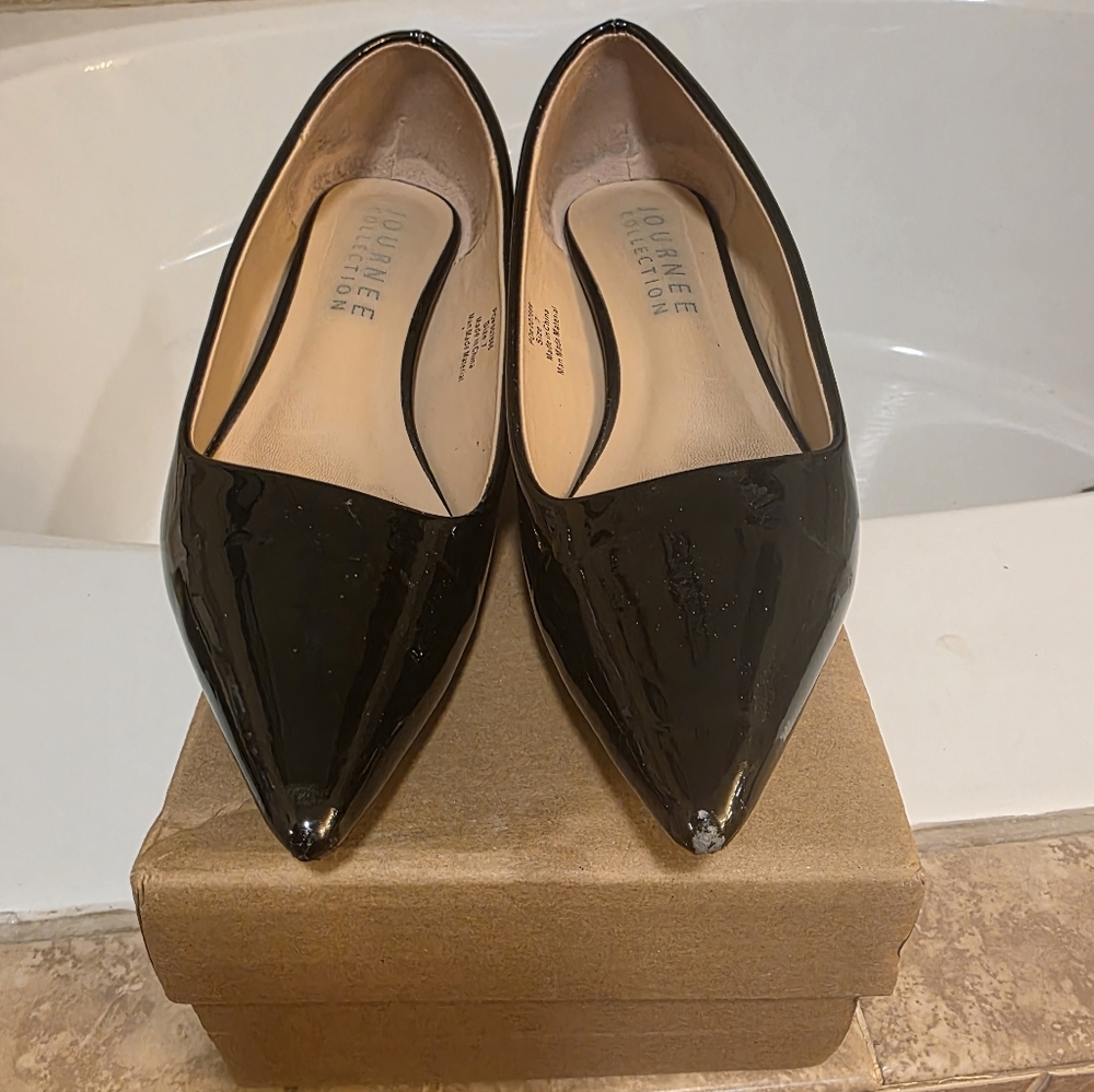 Journee Collection Glossy Black Kitten Heels